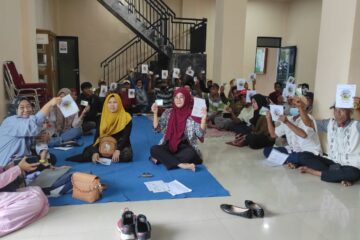 Pembagian BPJS Ketenagakerjaan di Desa Caringin Kecamatan Legok Kabupaten Tangerang Pembagian BPJS Ketenagakerjaan di Desa Caringin Kecamatan Legok Kabupaten Tangerang