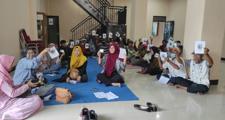Pembagian BPJS Ketenagakerjaan di Desa Caringin Kecamatan Legok Kabupaten Tangerang Pembagian BPJS Ketenagakerjaan di Desa Caringin Kecamatan Legok Kabupaten Tangerang