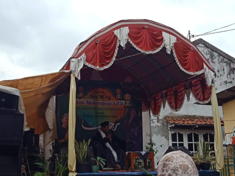 A8F925E6-2F04-48F1-85BE-7494C5E75690