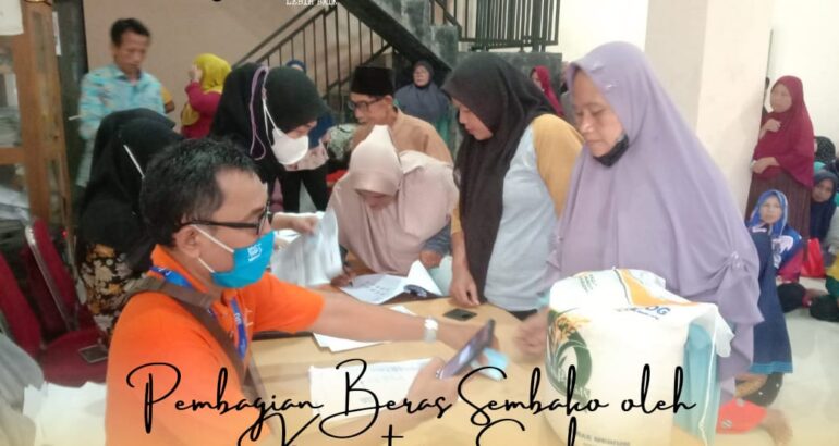 Pembagian Beras Sembako Oleh Kementrian Sosial Di Desa Caringin Kecamatan Legok, Tangerang Pembagian Beras Sembako Oleh Kementrian Sosial Di Desa Caringin Kecamatan Legok, Tangerang