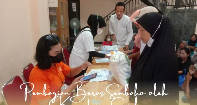 Pembagian Beras Sembako oleh Kementrian Sosial Di Desa Caringin Kecamatan Legok, Tangerang Pembagian Beras Sembako oleh Kementrian Sosial Di Desa Caringin Kecamatan Legok, Tangerang